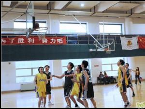以球会友，增进交流?记创盟理事单位篮球友谊赛